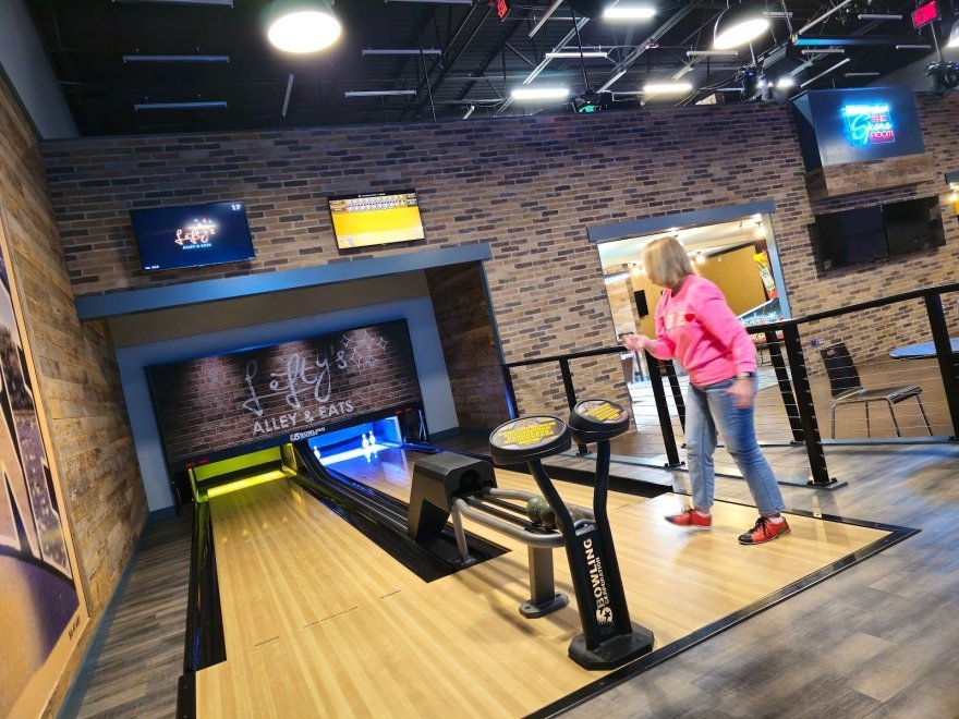 Lefty's Alley & Eats Drive-In Theater