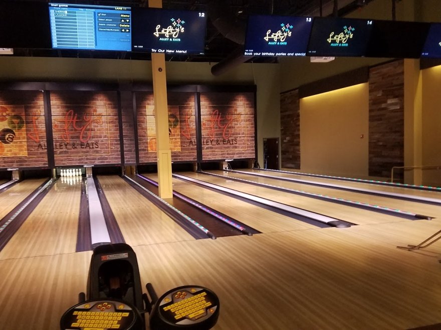 Lefty's Alley & Eats Drive-In Theater