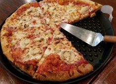 Titanic Pizzeria