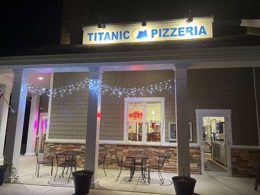 Titanic Pizzeria