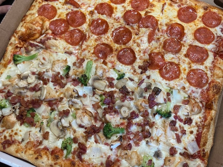 Titanic Pizzeria