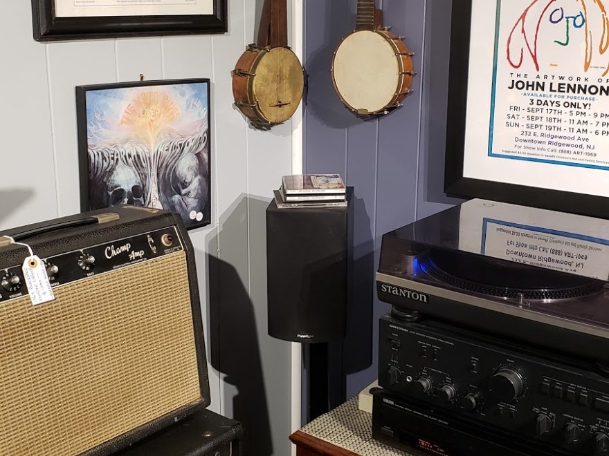 Frantic Frets Music Store & Antiques Shop Milton, Delaware