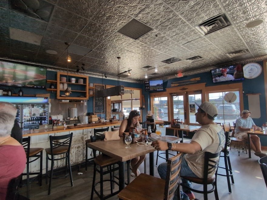 Fins Ale House & Raw Bar