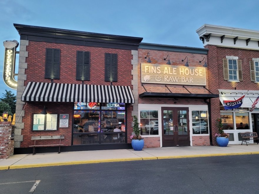 Fins Ale House & Raw Bar