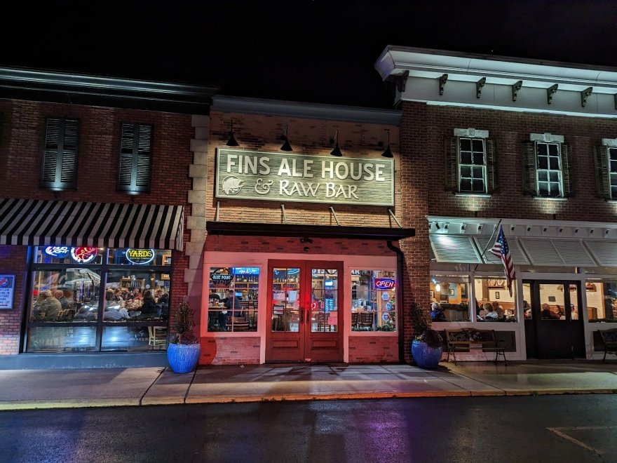 Fins Ale House & Raw Bar