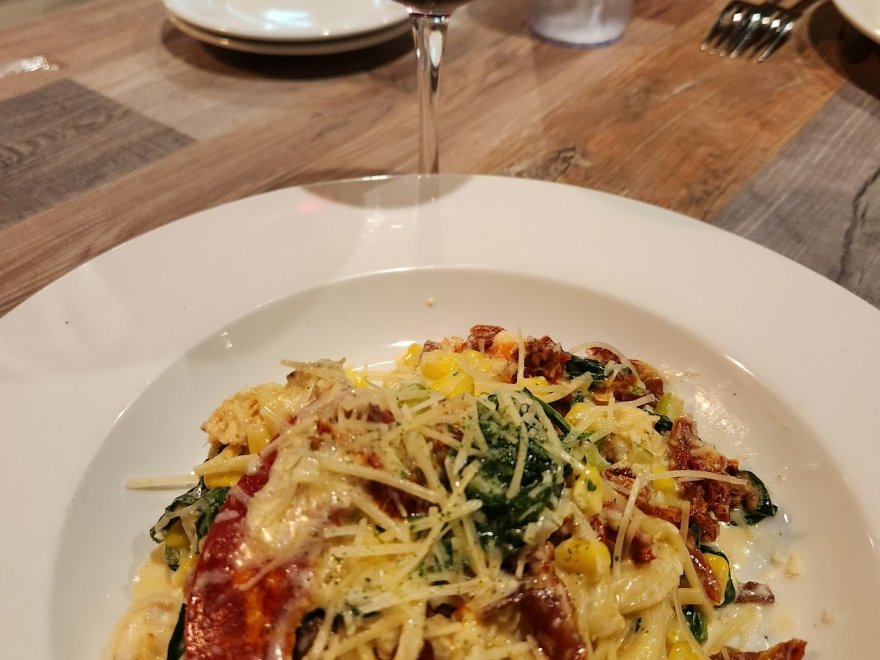 Fins Ale House & Raw Bar