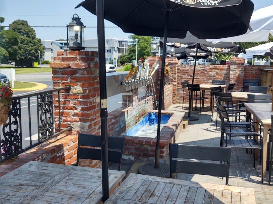 Fins Ale House & Raw Bar