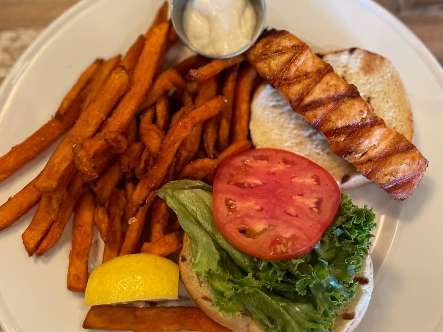 Fins Ale House & Raw Bar