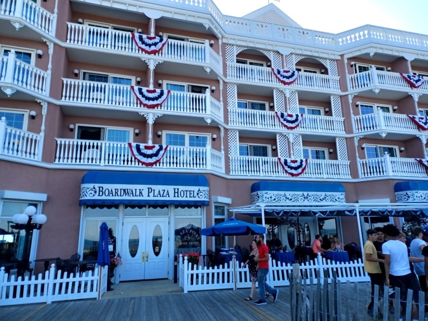 Jolly Trolley Charter Tours & Pay Per Seat Program