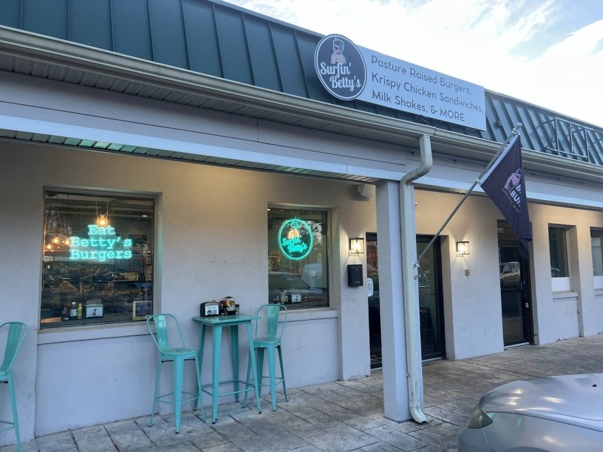 Surfin Betty’s Burger Bar