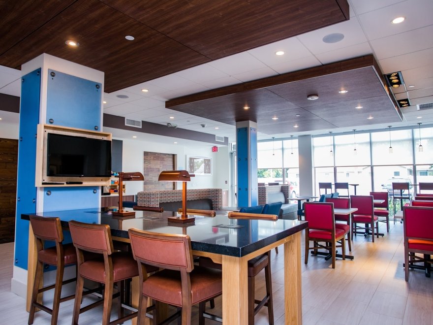 Holiday Inn Express & Suites Rehoboth Beach