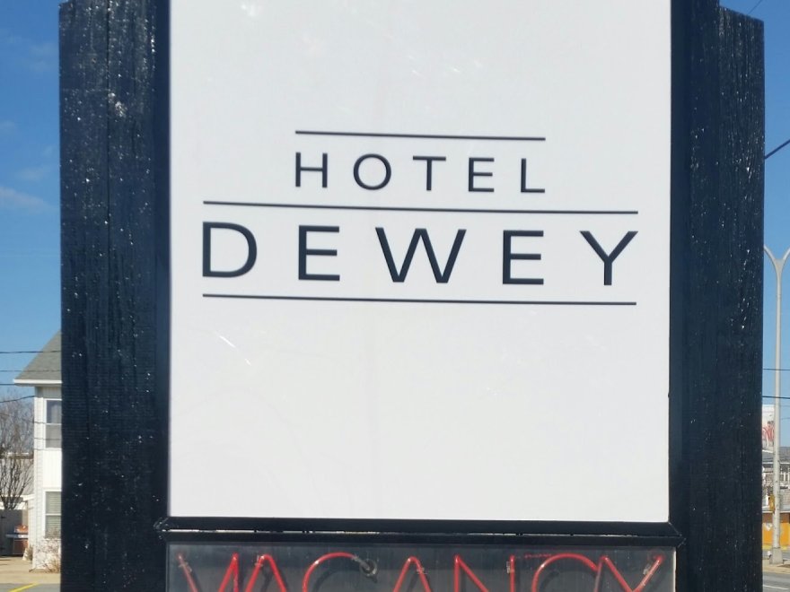Hotel Dewey