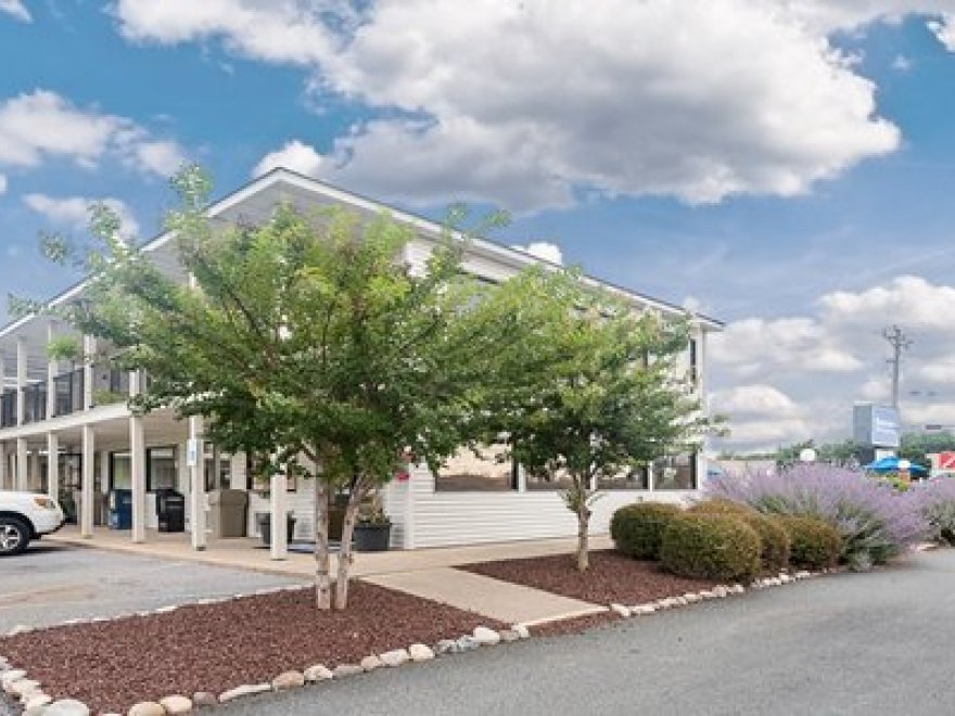 Rodeway Inn & Suites