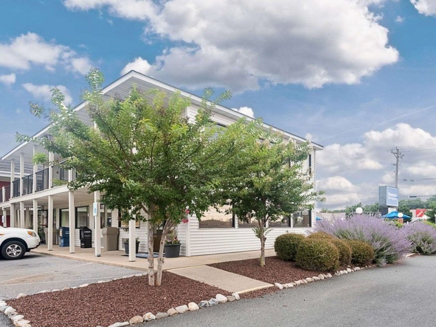 Rodeway Inn & Suites