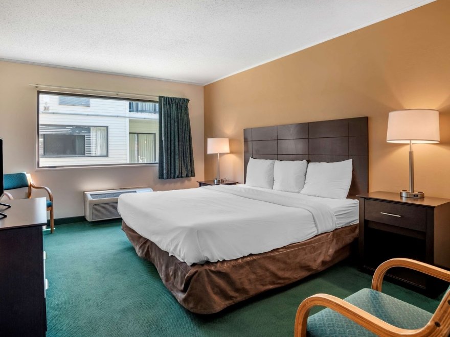 Rodeway Inn & Suites