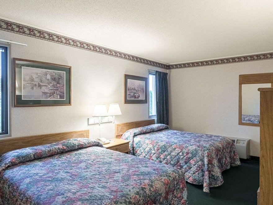 Rodeway Inn & Suites