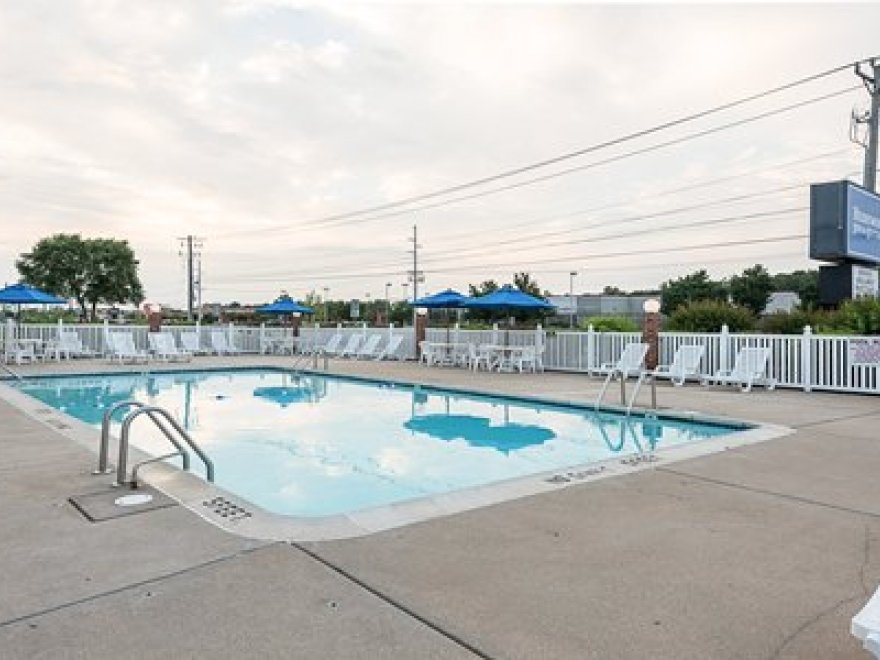 Rodeway Inn & Suites