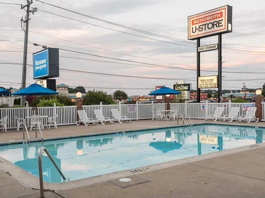 Rodeway Inn & Suites